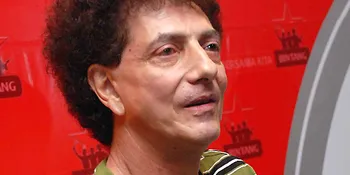 Ahmad Albar Jadi Gay