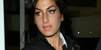 Amy Winehouse Bantah Duet Dengan Lady GaGa