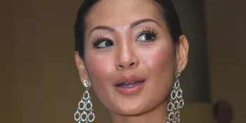 Indah Kalalo Curi Janur di Pernikahan Shanty