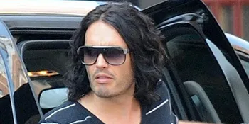Russell Brand Alami Kecelakaan