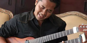 Duet Balawan dan Ayu Laksmi Pikat Wisatawan Asing