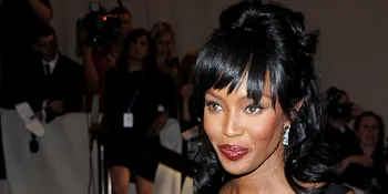 Naomi Campbell Mengaku Mendapat Berlian