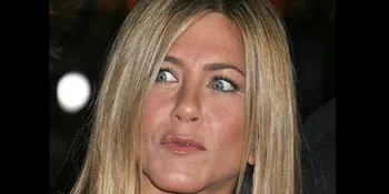 Jennifer Aniston Beradegan Seksi di Tempat Tertutup
