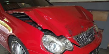 Mobil Shireen Sungkar Rusak Berat