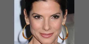 Sandra Bullock Terima Penghargaan Teen Choice Awards
