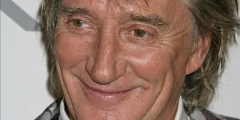 Usia 65 Tahun, Rod Stewart Dikaruniai Anak Ketujuh