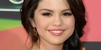 Taylor Lautner - Selena Gomes Akrab (Lagi) di Teen Choice Awards