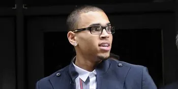 Chris Brown Tolak Komentar Video Klip Rihanna - Eminem