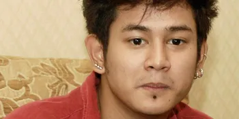 Dwi Andhika Lepas Tindik di Video Klipnya