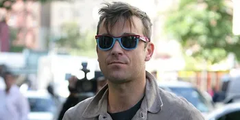 Robbie Williams Bebaskan Hutang Mertua