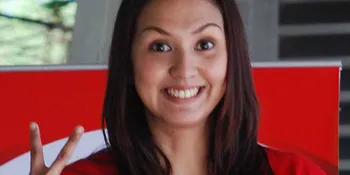 Donna Agnesia: Travelling Harus Beli Oleh-Oleh