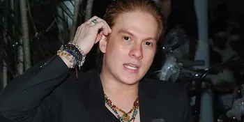 Bertrand Antolin Lebih Nyaman Pakai Aksesoris