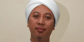 Opick Tuangkan Keresahannya Melalui Puisi