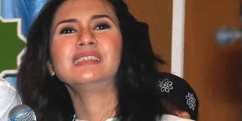 Cut Memey Datang Syuting Seperti Tamasya