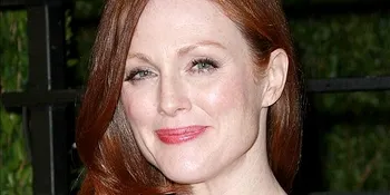Poster Bugil Julianne Moore Ditarik dari Venice