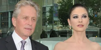Catherine Zeta Jones Tak Mau Temani Douglas