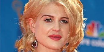 Kelly Osbourne Beraksi Bareng Pussycat Dolls