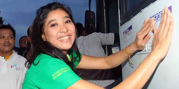 Terkenal, Olivia Zalianty Hindari Bus Kota