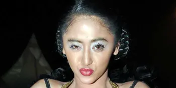 Dewi Perssik Belum Ingin Jenguk Andi Soraya