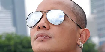 Cella Kotak Dikroscek Dengan Lima Saksi