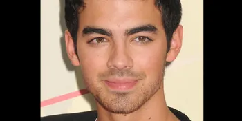 Joe Jonas Melepas 'Cincin Perjaka'nya