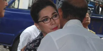 Lebaran Kelabu Widyawati Tanpa Suami dan Ketupat