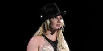 Britney Spears di Puncak Tangga Cover Version Terburuk