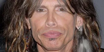 Steven Tyler Jatuh Cinta Pada Jennifer Lopez