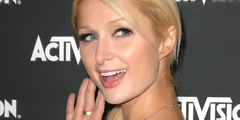 Batalnya Paris Hilton Bukan Gara-Gara Teroris