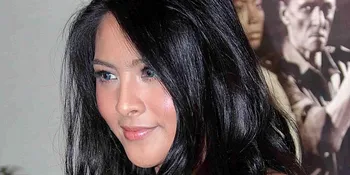 Audy Item, ke Mana-Mana Bawa Laptop