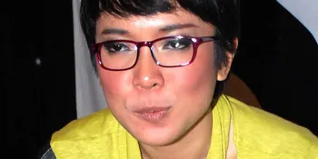 Fitri Tropika Sibuk Tulis Buku