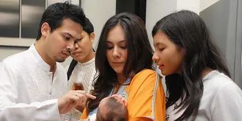 Bayi Wulan Guritno Ikuti Fashion Show