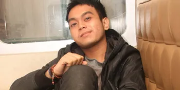 Adhareza Main Api Dengan Julie Estelle?