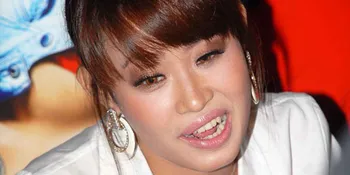 Pinkan Mambo Rajin Menyanyi di Gereja