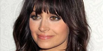 Nicole Richie Bermain-Main Dengan Senjata Api