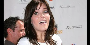 Mandy Moore Perangi Malaria di Afrika