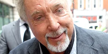 Tom Jones Gagal Jadi James Bond