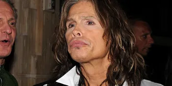 Steven Tyler Perankan Mad Hatter