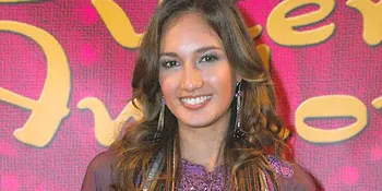 Nadine Puas Jadi Juri Malam Bakat PPI 2010