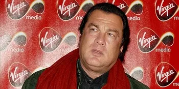Demi Tugas, Steven Seagal Kembali Berlatih Pedang