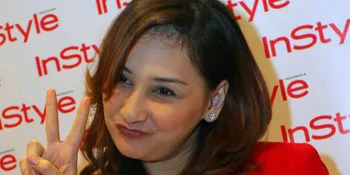 Mona Ratuliu Lagi 'Menjual Diri'