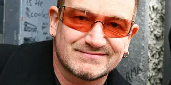 Bono Gandeng Louis Vuitton Luncurkan Koleksi Ala Afrika