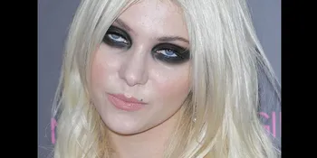 Taylor Momsen Pecinta Film Porno