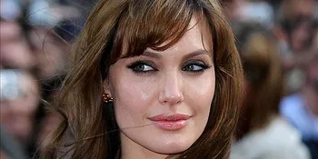 Angelina Jolie - James Cameron Duet di 'CLEOPATRA'