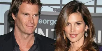 Cindy Crawford Bahagiakan Suami Dengan Pole Dancing