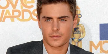 Zac Efron Susuri Pipa Hotel Demi Hindari Fans
