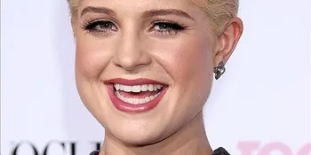 Di Jepang, Kelly Osbourne Dipaksa Jadi Mumi