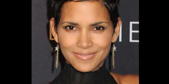 Halle Berry Pamerkan Oliver Martinez di Red Carpet