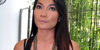 Berseteru Dengan Tata, Karier Jenny Terhambat