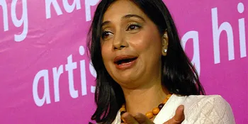 Ayu Azhari Dihina Lewat Facebook!